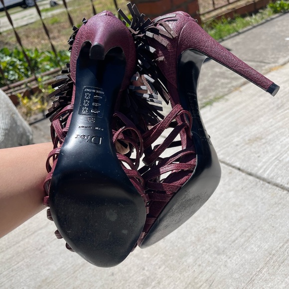 Authentic Christian Dior heels in burgundy leather with grey suede detail. - Picture 15 of 16